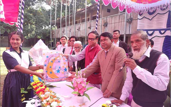 টাঙ্গাইলে শিক্ষার মানোন্নয়নে মতবিনিময় সভা ও বৃত্তি প্রদান